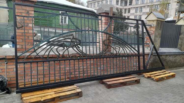 Открывающиеся ворота Деденево
